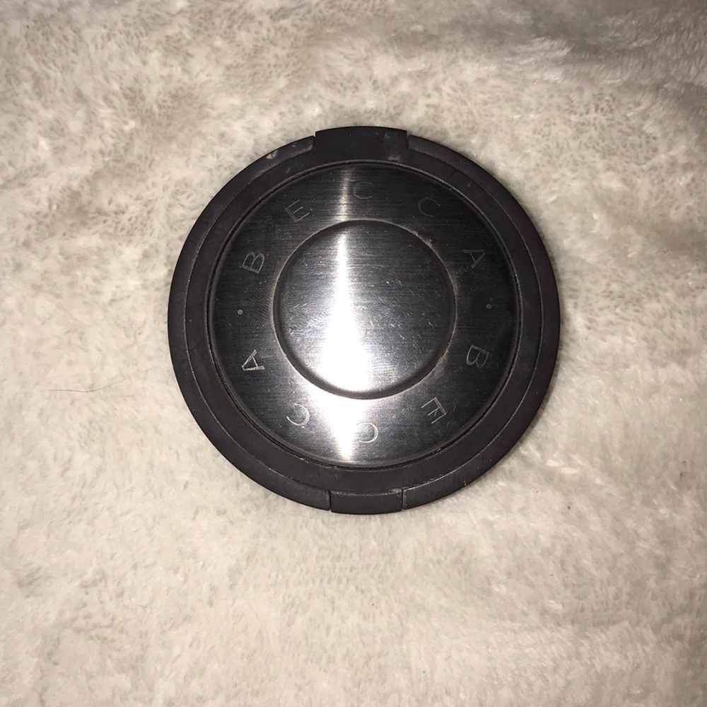 Becca highlighter (moonstone)